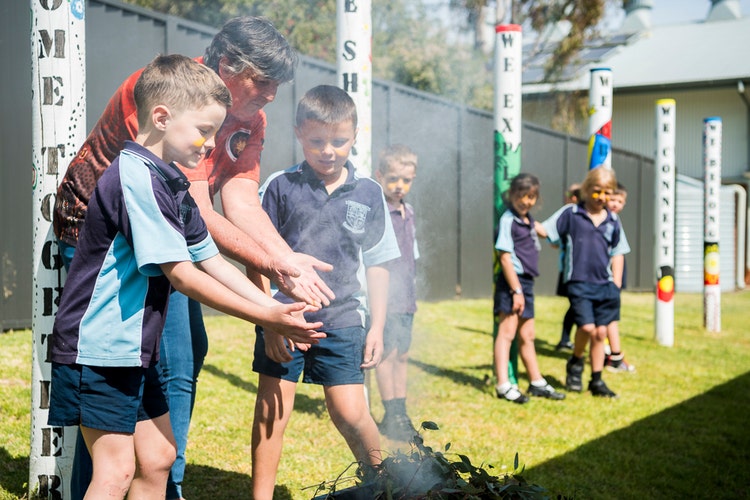 Students and Aunty Julie contact a smoking ceremony.